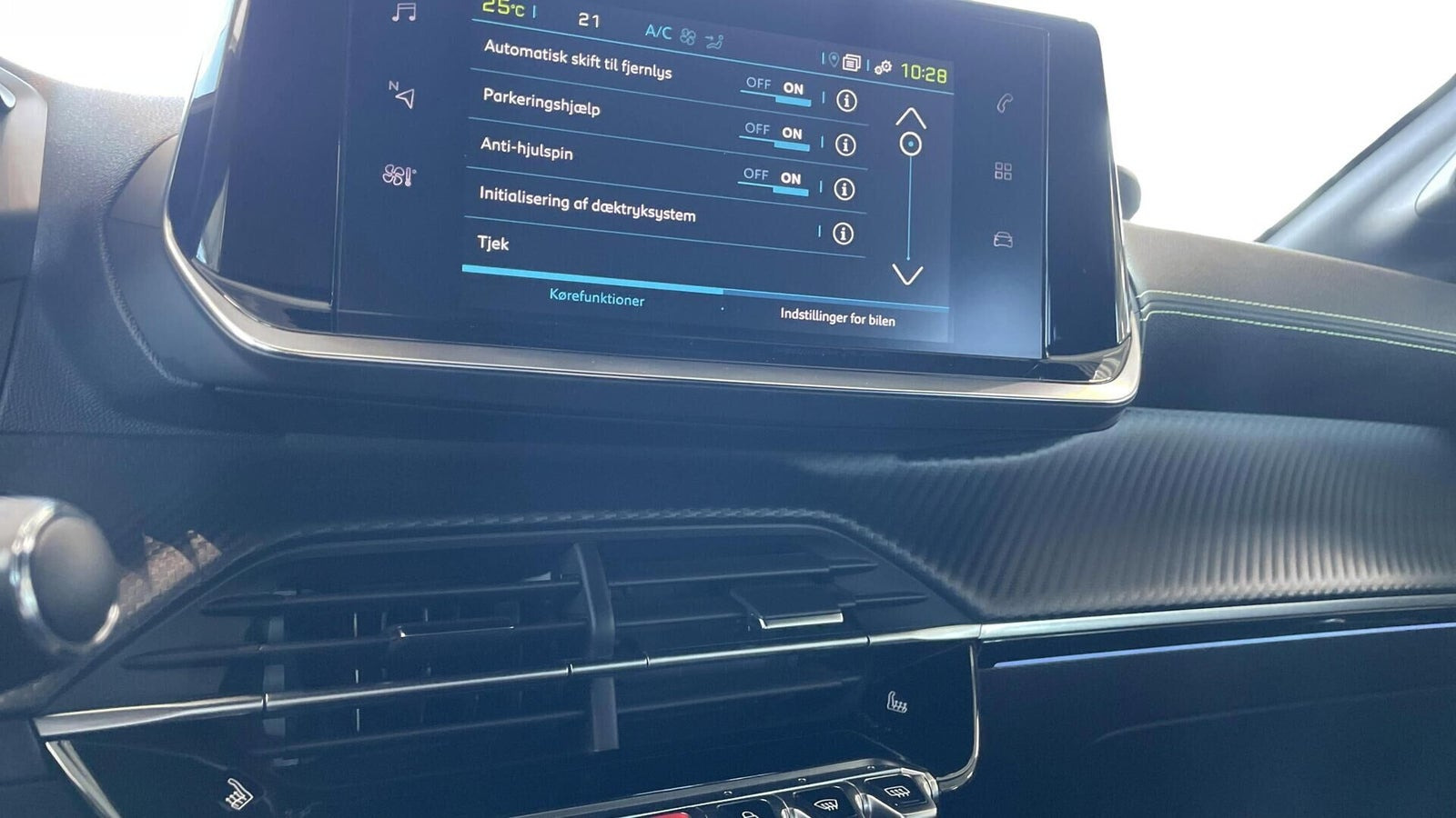 Sort Peugeot e-208 fra 2023