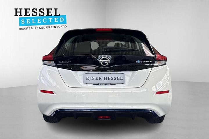 Hvid Nissan Leaf fra 2022