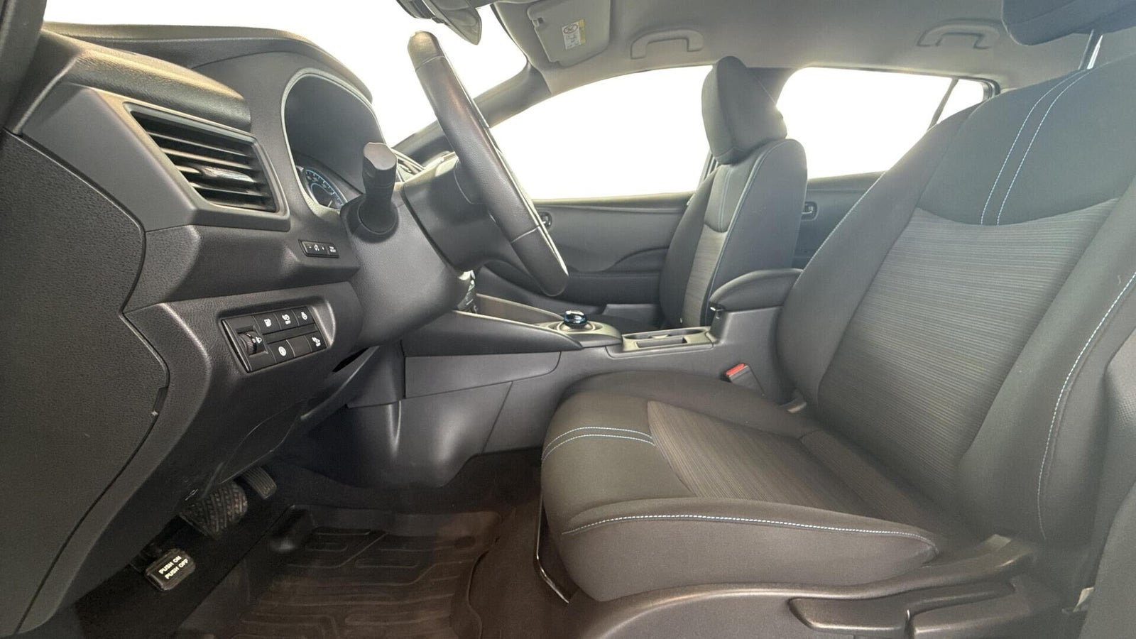 Hvid Nissan Leaf fra 2022