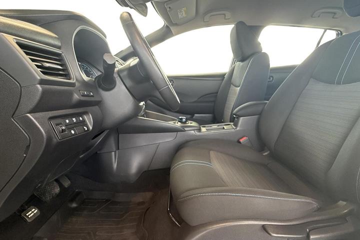 Hvid Nissan Leaf fra 2022
