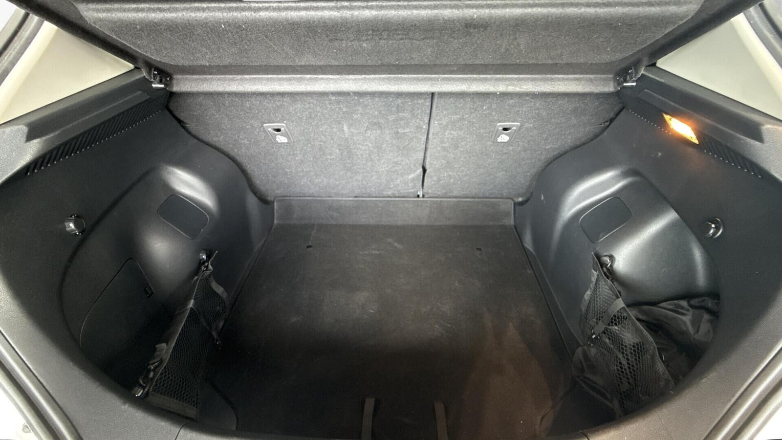 Hvid Nissan Leaf fra 2022