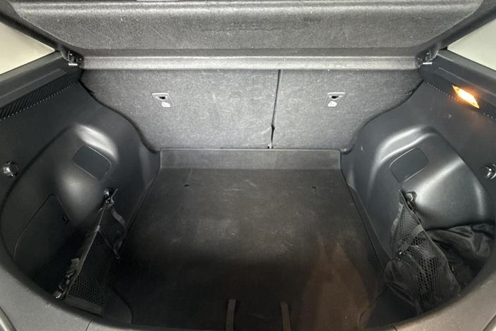 Hvid Nissan Leaf fra 2022