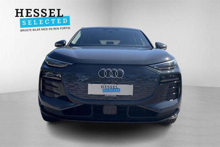 Grå Audi Q6 e-tron fra 2025