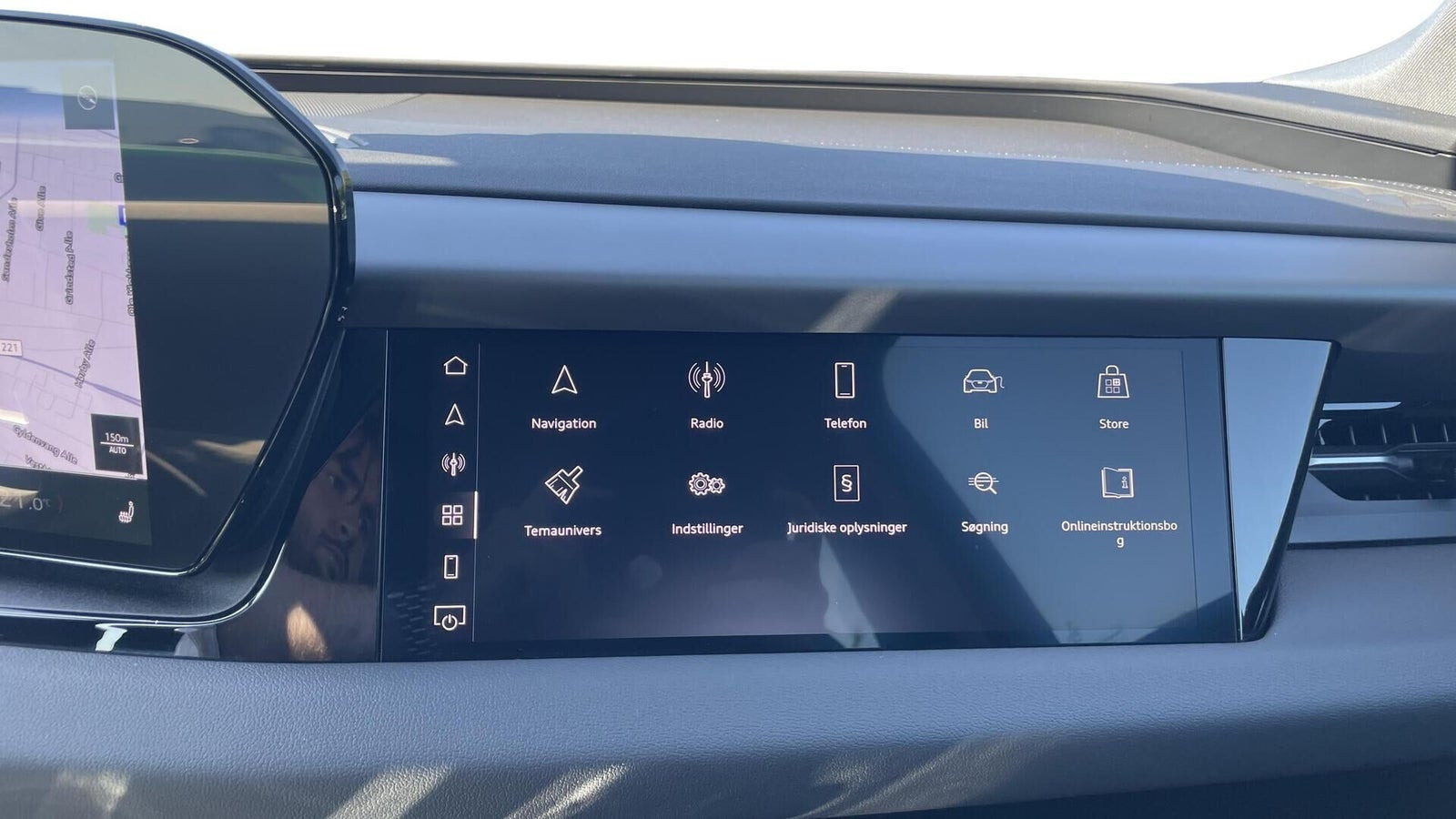 Grå Audi Q6 e-tron fra 2025
