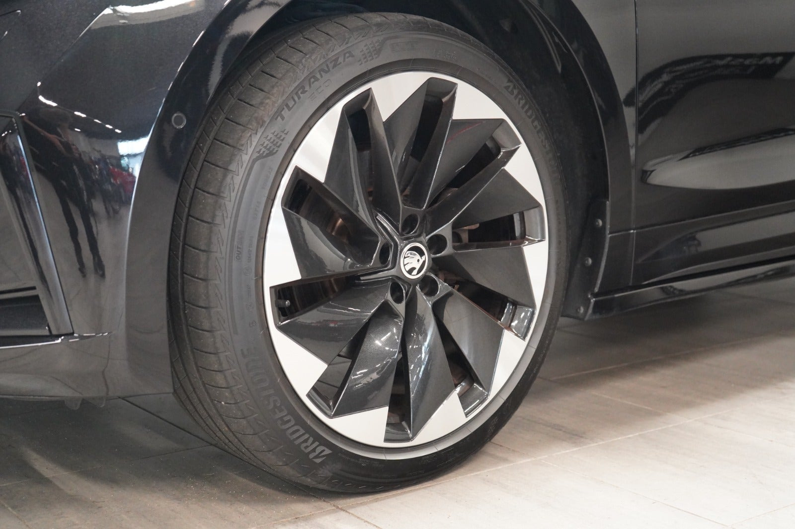 Sort Skoda Enyaq fra 2023