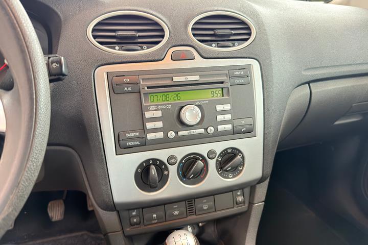 Blå Ford Focus fra 2006