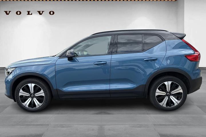 Blå Volvo XC40 fra 2023