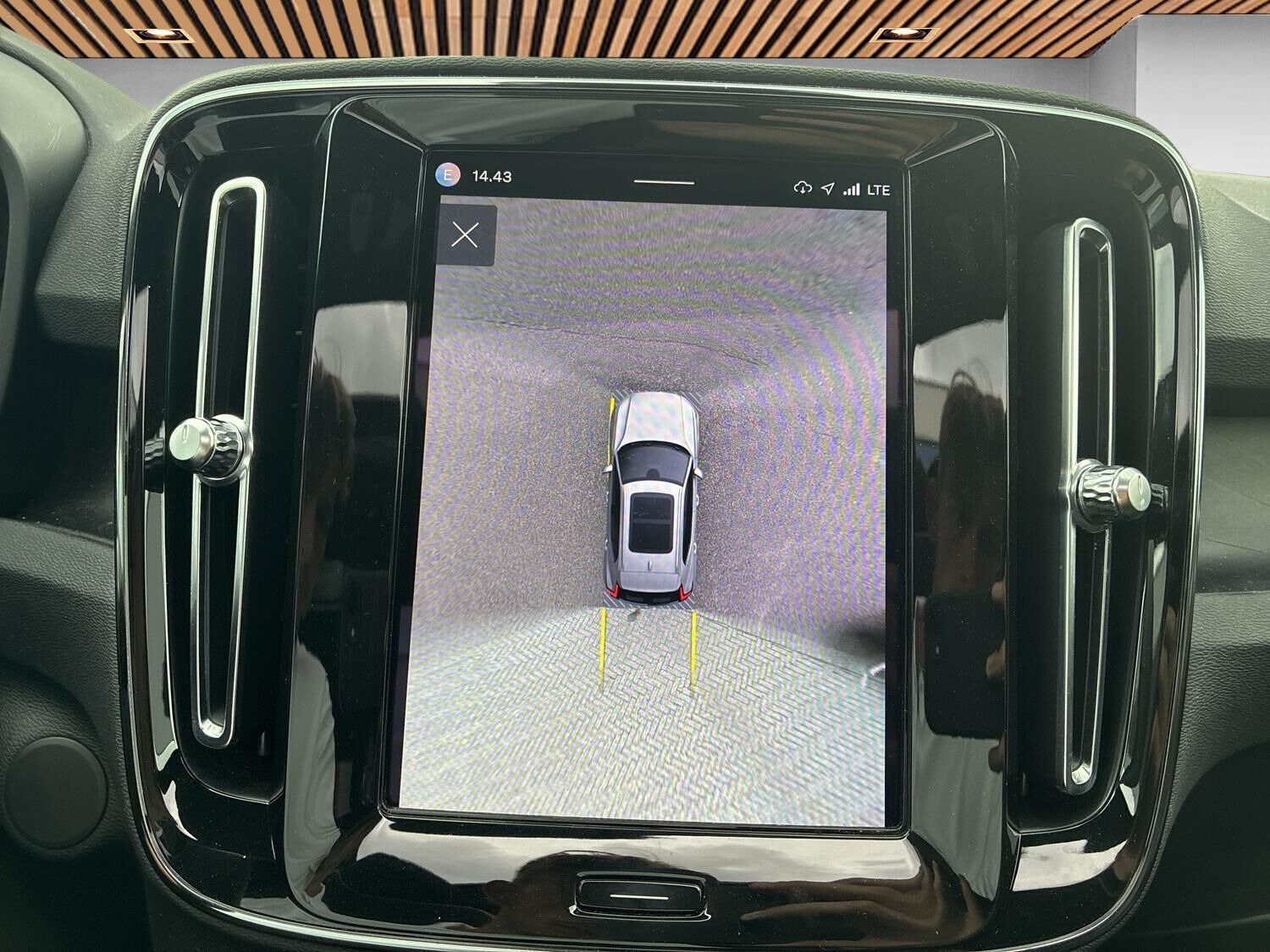 Blå Volvo XC40 fra 2023
