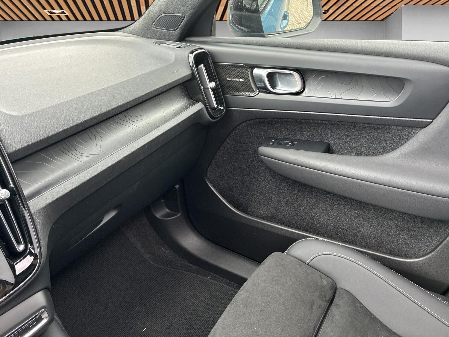 Blå Volvo XC40 fra 2023