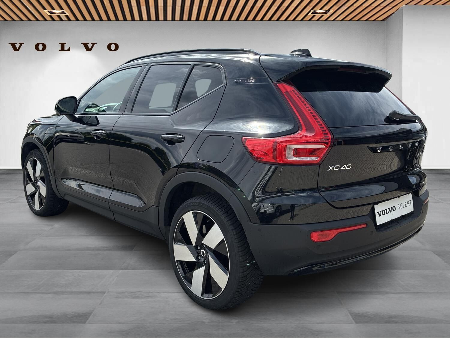 Sort Volvo XC40 fra 2023
