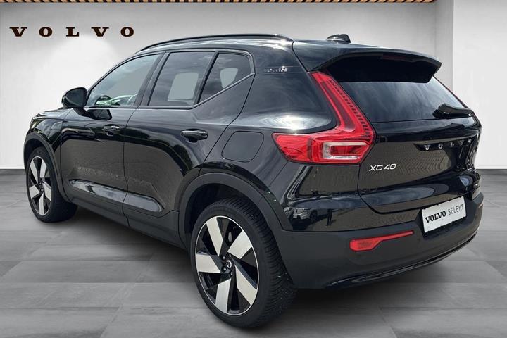 Sort Volvo XC40 fra 2023