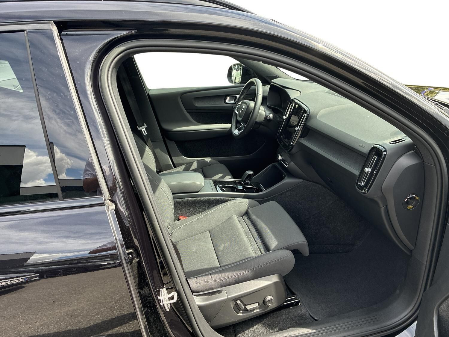 Sort Volvo XC40 fra 2023