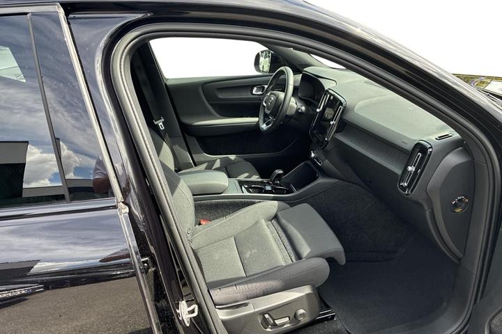 Sort Volvo XC40 fra 2023