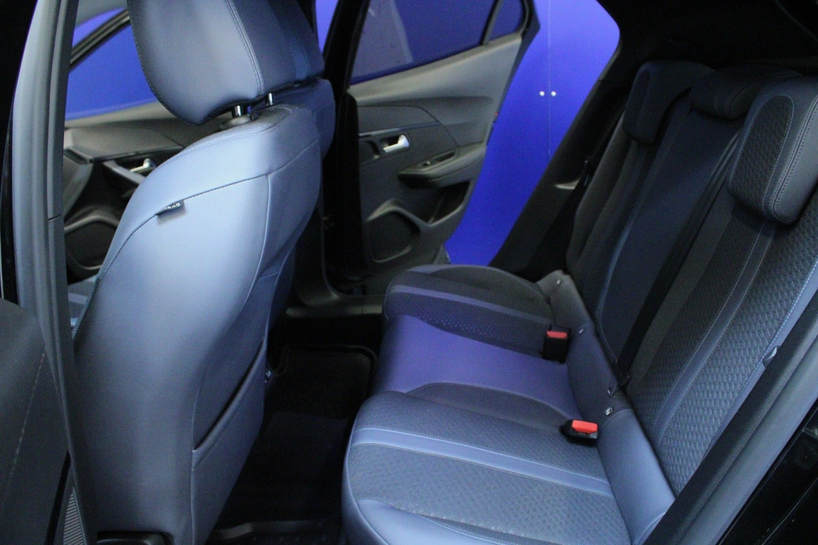 Sort Peugeot 2008 fra 2020