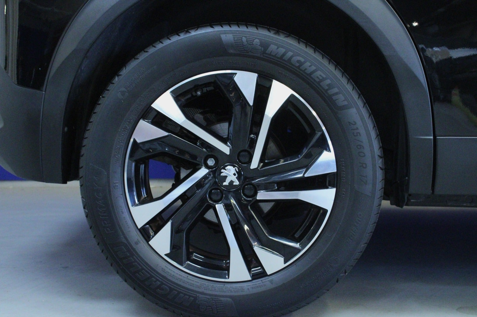 Sort Peugeot 2008 fra 2020