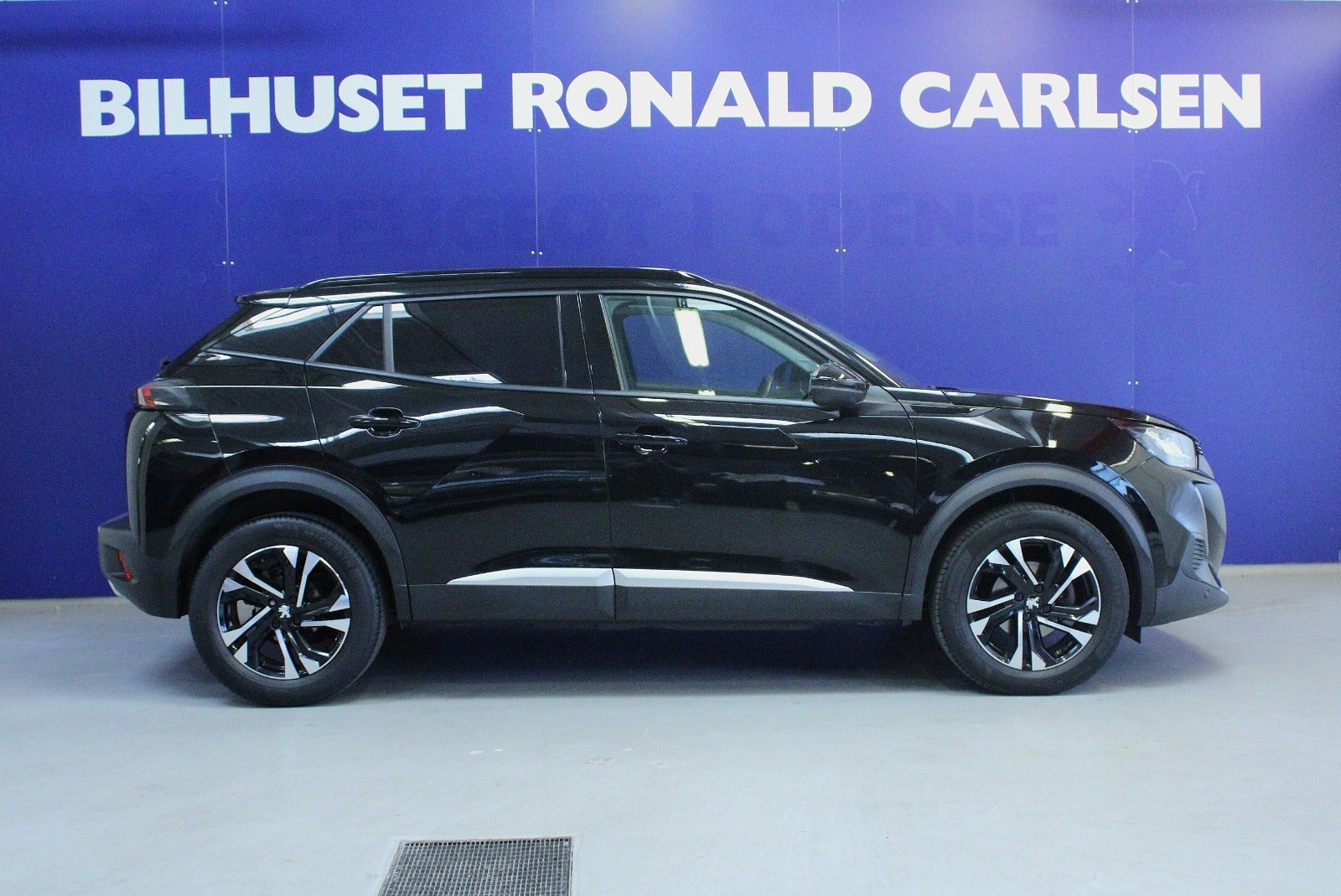 Sort Peugeot 2008 fra 2020