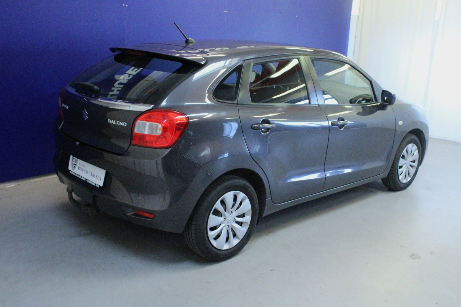 Grå Suzuki Baleno fra 2016