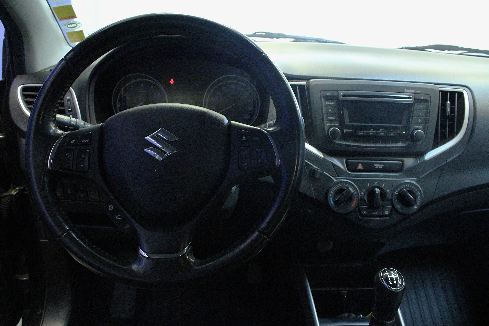 Grå Suzuki Baleno fra 2016