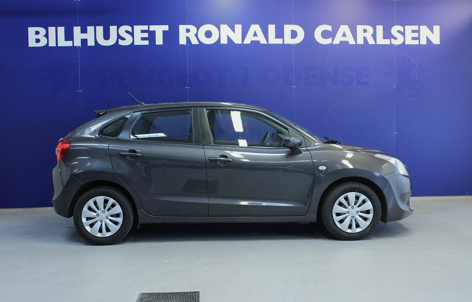 Grå Suzuki Baleno fra 2016