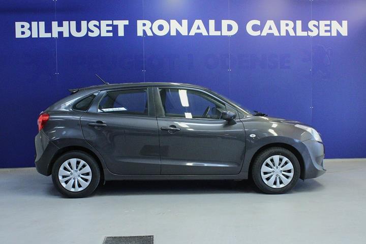 Grå Suzuki Baleno fra 2016