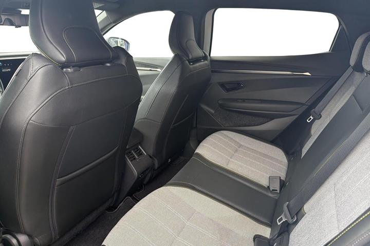 Hvid Renault Megane E-Tech fra 2023