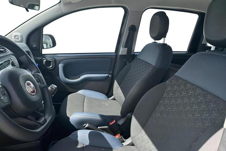 Sort Fiat Panda fra 2022