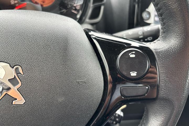 Sort Peugeot e-3008 fra 2024