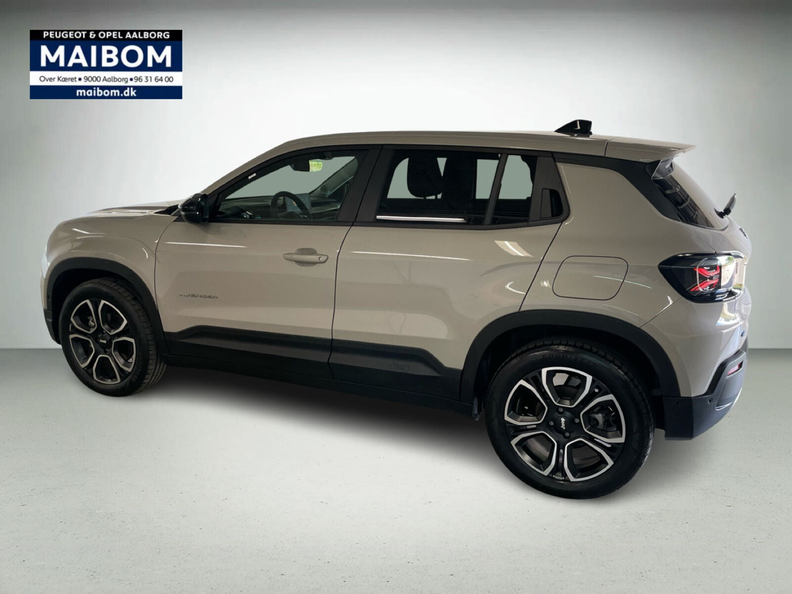Beige Jeep Avenger fra 2025