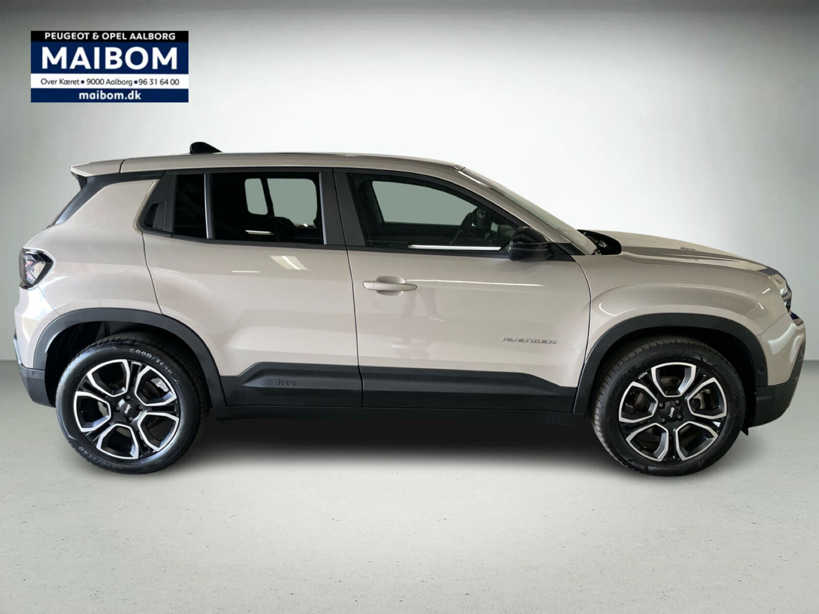 Beige Jeep Avenger fra 2025