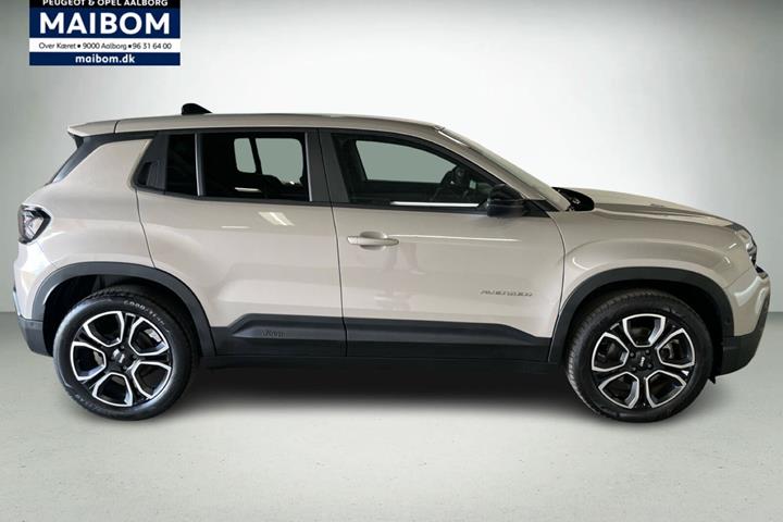 Beige Jeep Avenger fra 2025