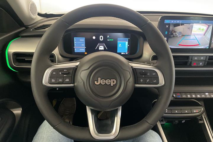 Beige Jeep Avenger fra 2025