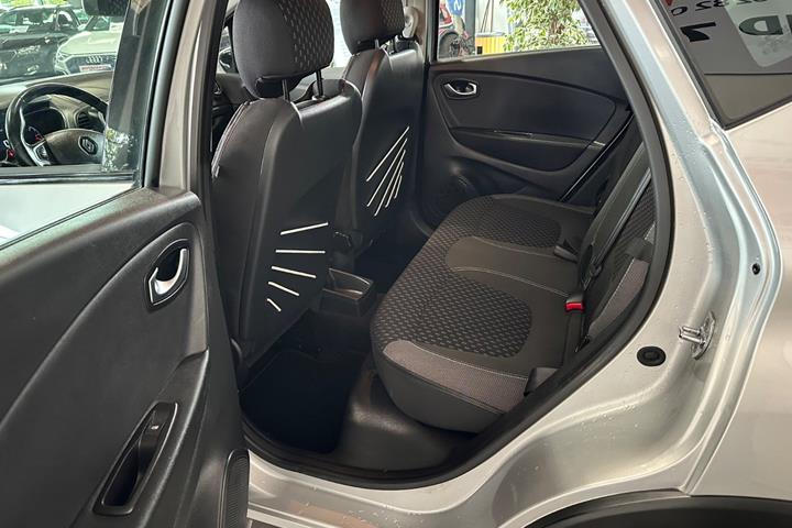 Grå Renault Captur fra 2018