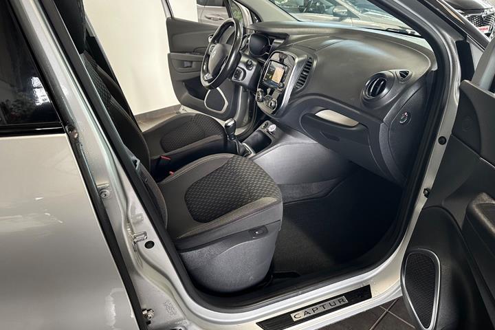Grå Renault Captur fra 2018