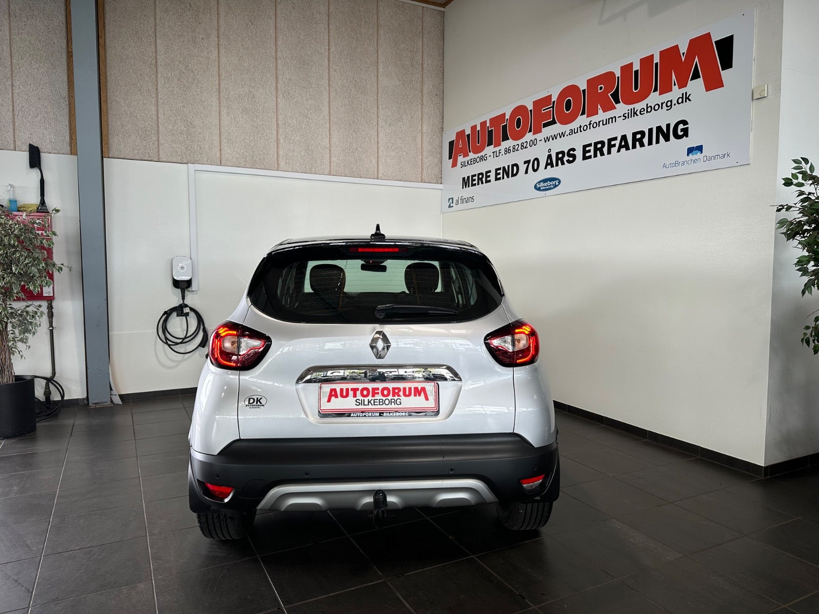 Grå Renault Captur fra 2018