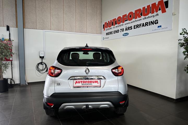 Grå Renault Captur fra 2018