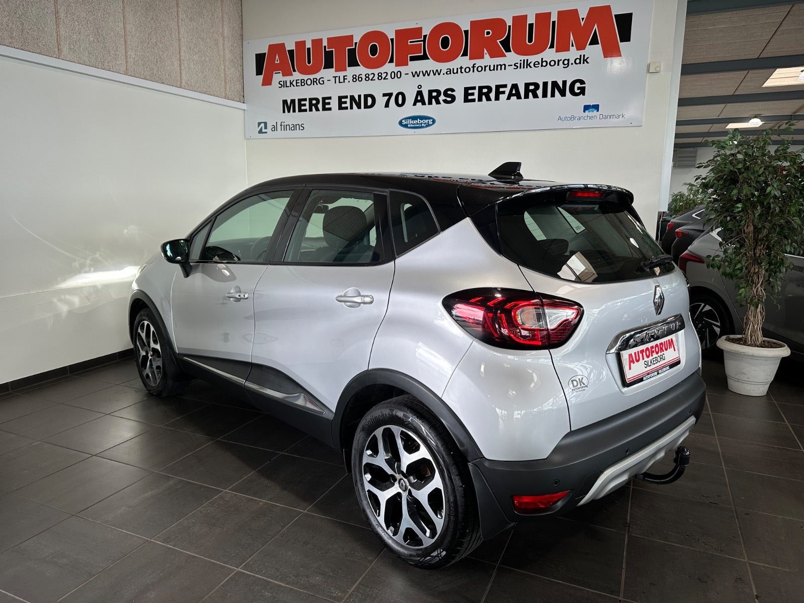 Grå Renault Captur fra 2018