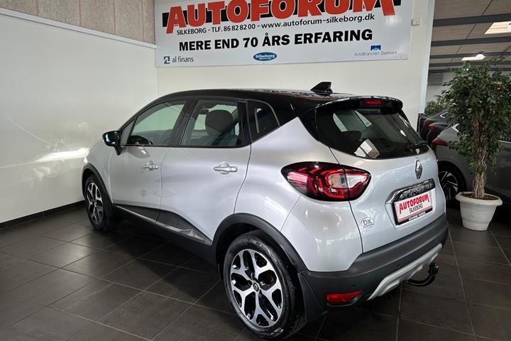 Grå Renault Captur fra 2018