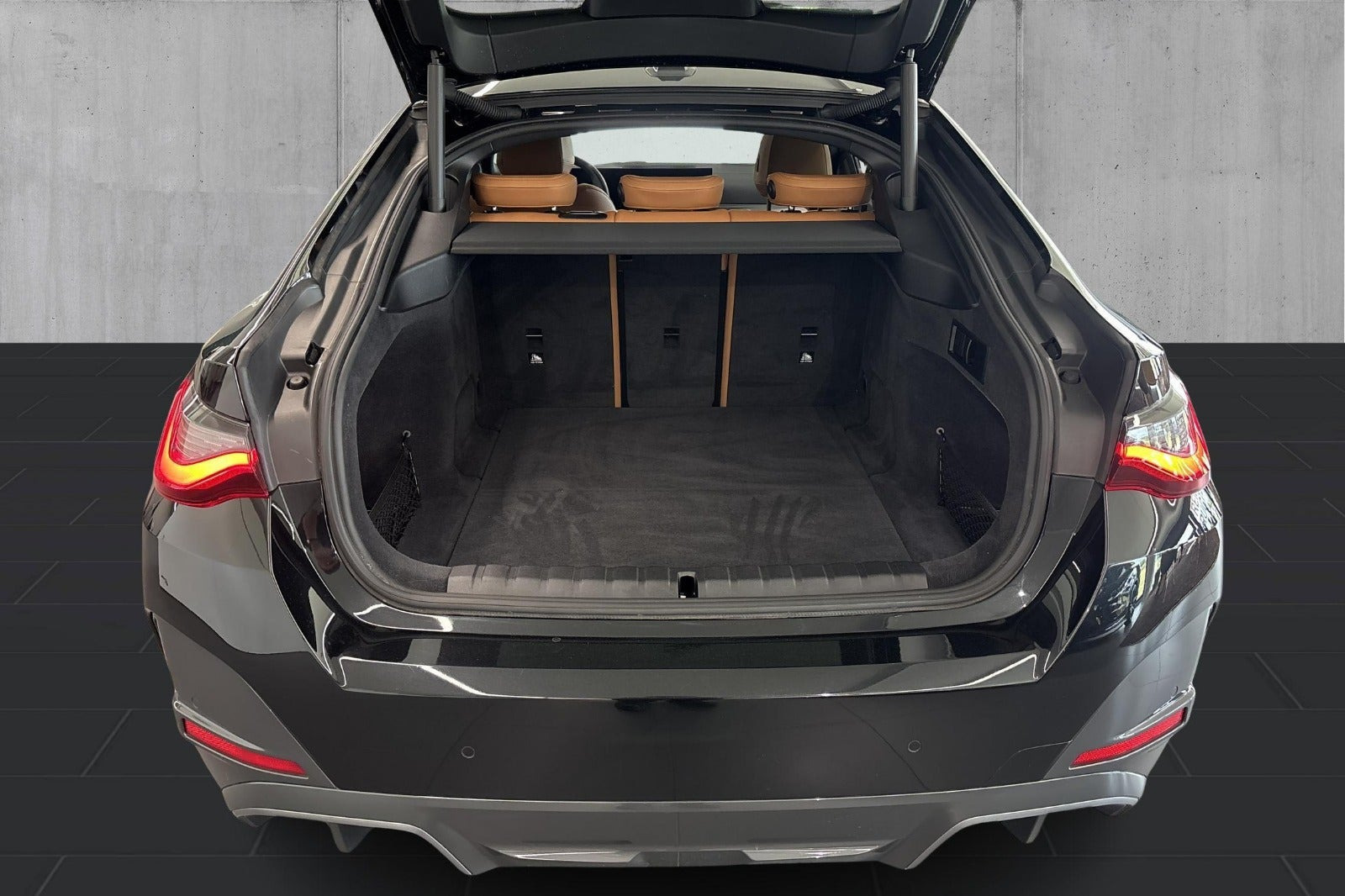 Sort BMW i4 fra 2023