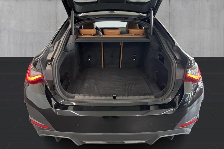 Sort BMW i4 fra 2023
