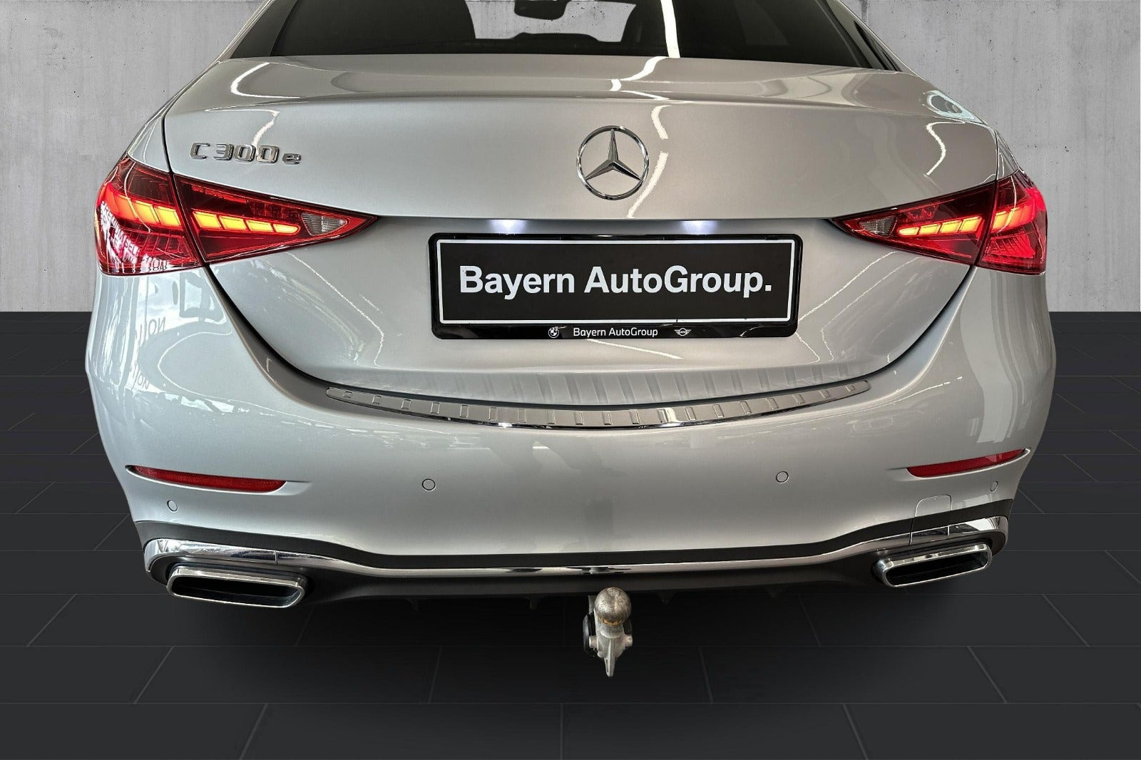 Sølv Mercedes C300 e fra 2023