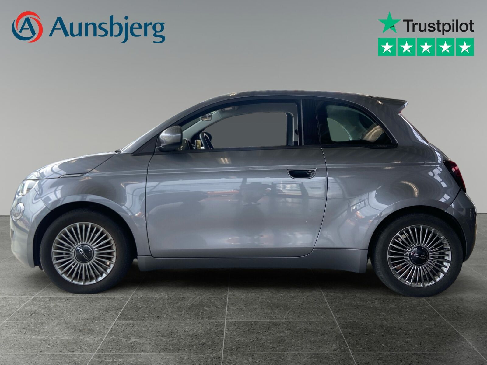 Grå Fiat 500e fra 2022