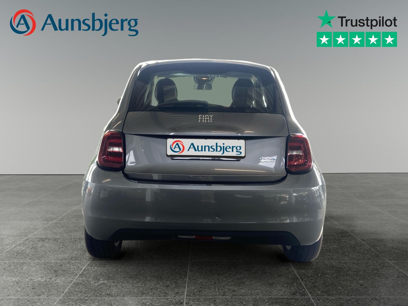 Grå Fiat 500e fra 2022