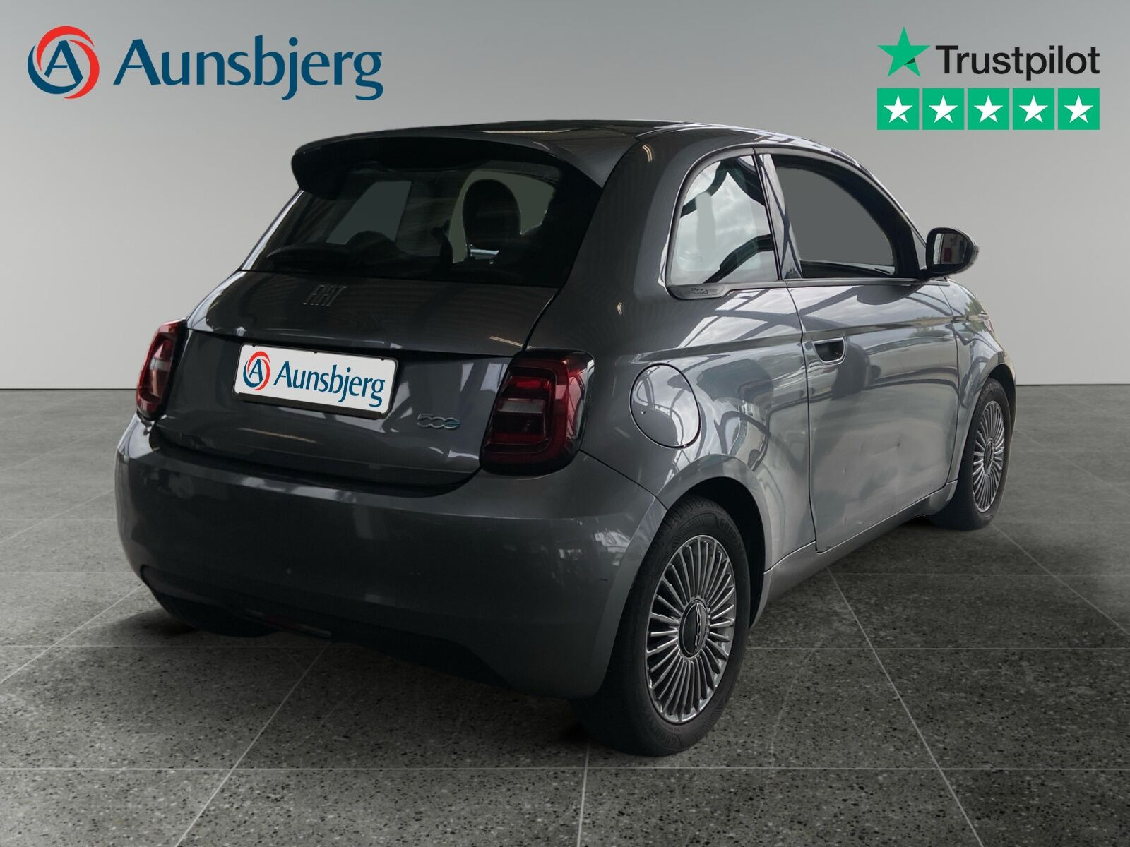 Grå Fiat 500e fra 2022