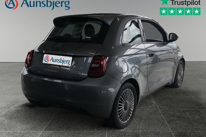 Grå Fiat 500e fra 2022