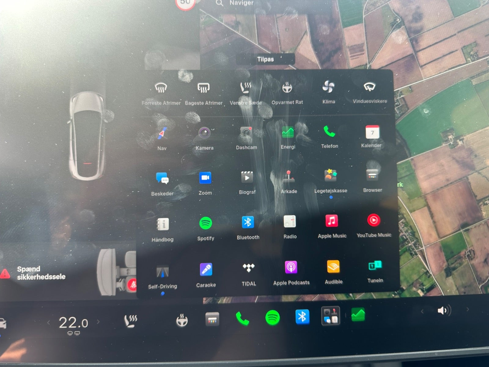 Hvid Tesla Model Y fra 2025