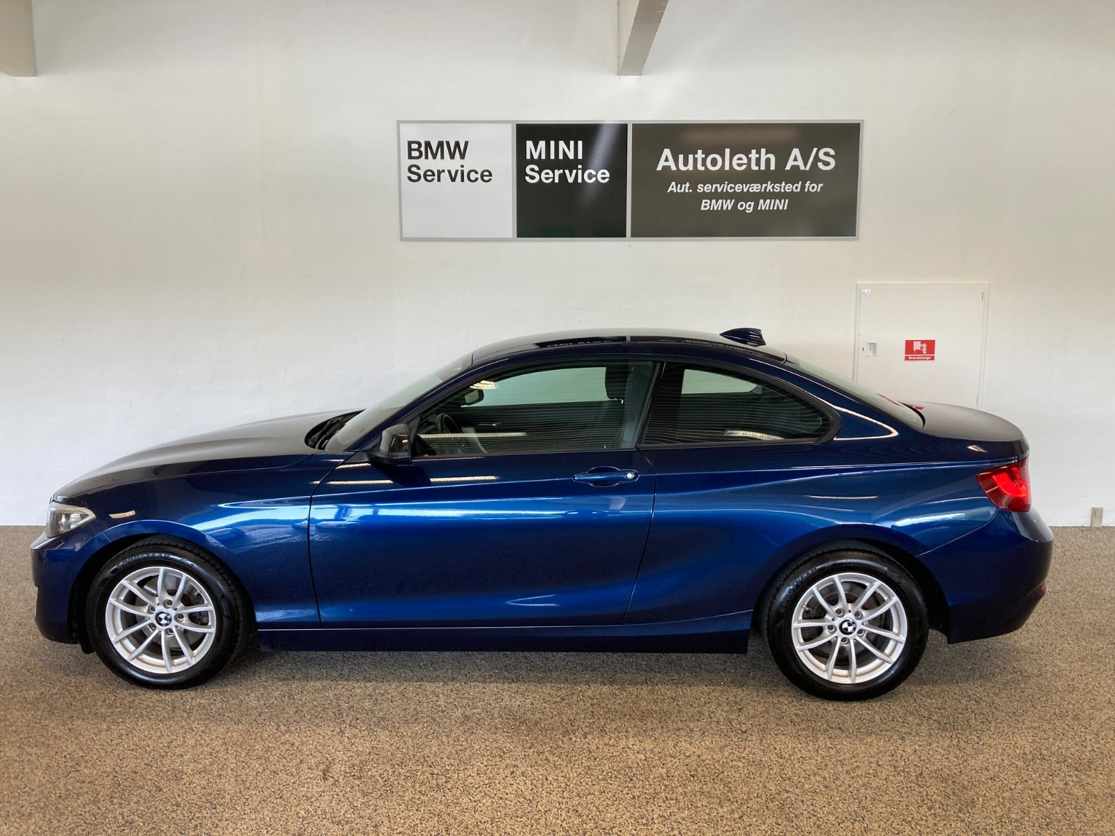 Blå BMW 220d fra 2016