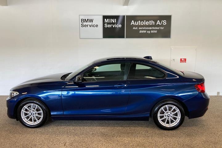 Blå BMW 220d fra 2016