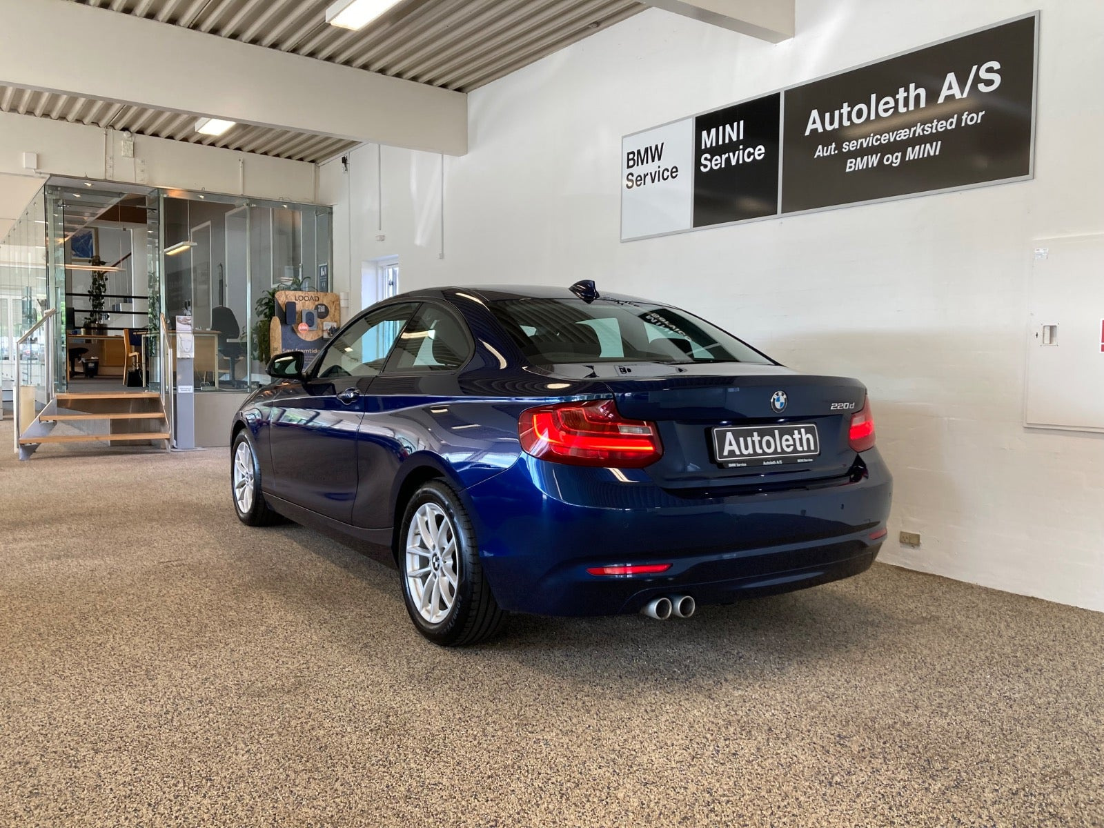 Blå BMW 220d fra 2016