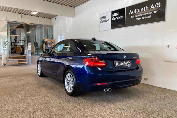 Blå BMW 220d fra 2016
