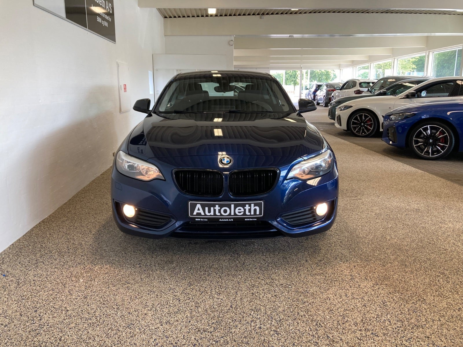 Blå BMW 220d fra 2016